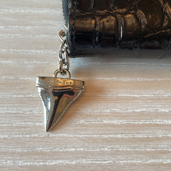 Givenchy NEW wallet black patent leather shark tooth zip continental wallet NWOT - Picture 4 of 17